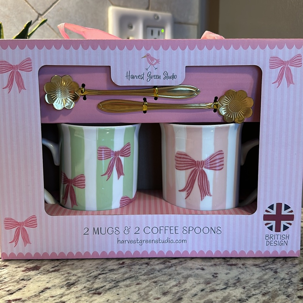 🎀 Two Mugs and Two Coffee Spoons 🎀